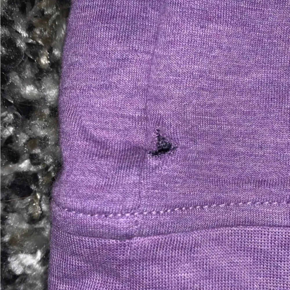 Robert Graham 1/4 Zip Sweater Men’s Sz XL Small hole in back of shirt near seam